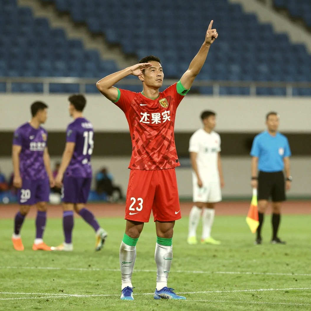 Cửa sổ chuyển nhượng V.League: hợp đồng khép lại lúc 2 giờ sáng, thông cáo mở ra lúc 9 giờ