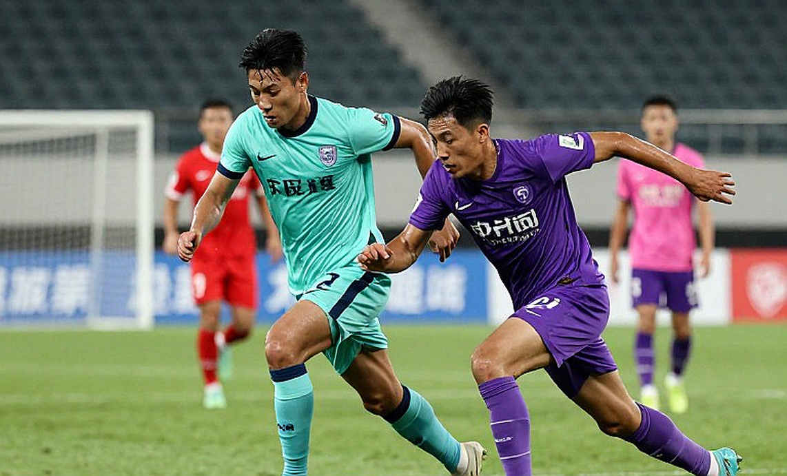 The Jakarta Night, 4.12 Points, and the Empty Space Behind the Shirt