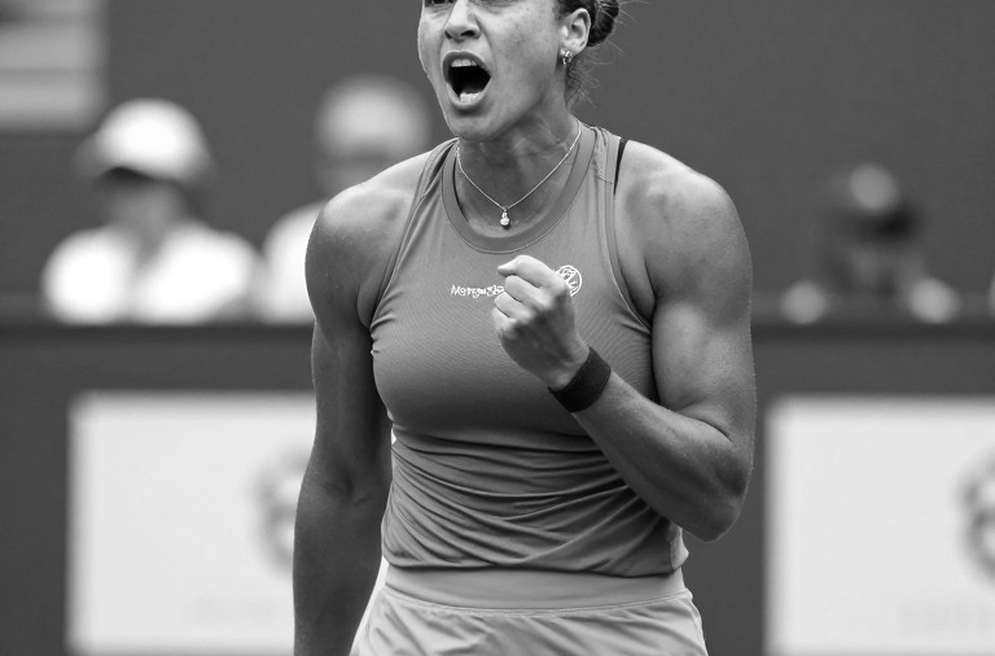 Djokovic khóc ở Arthur Ashe: Cơ thể đã bỏ rơi huyền thoại đúng vào đêm anh cần nó nhất Djokovic khóc ở Arthur Ashe: Cơ thể đã bỏ rơi huyền thoại đúng vào đêm anh cần nó nhất