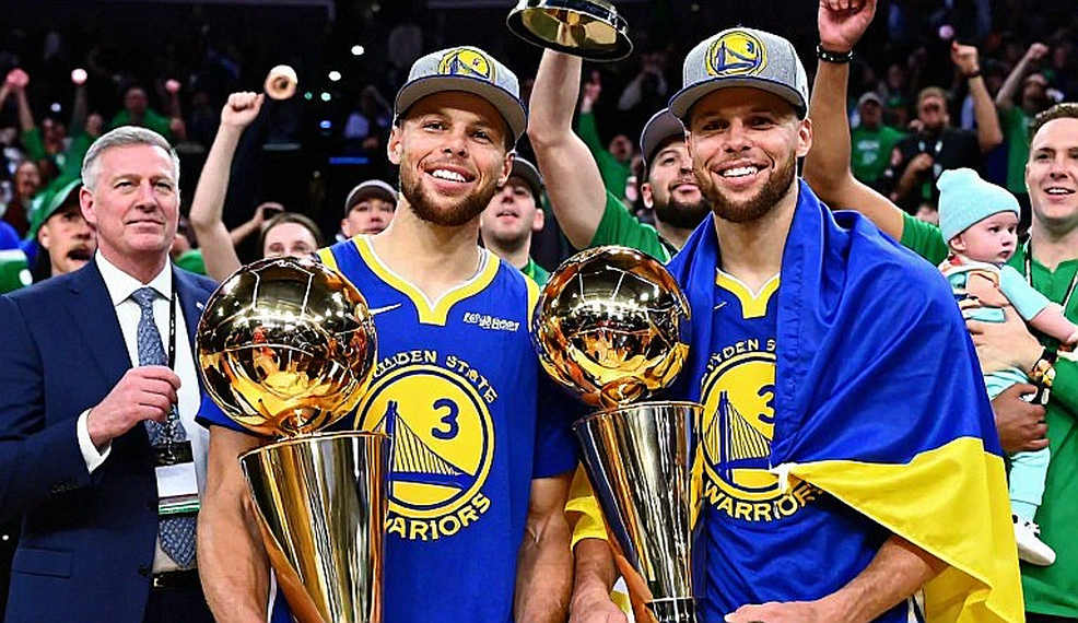 Houston Rockets ký hợp đồng 5 năm trị giá 208 triệu USD cho Amen Thompson Houston Rockets ký hợp đồng 5 năm trị giá 208 triệu USD cho Amen Thompson