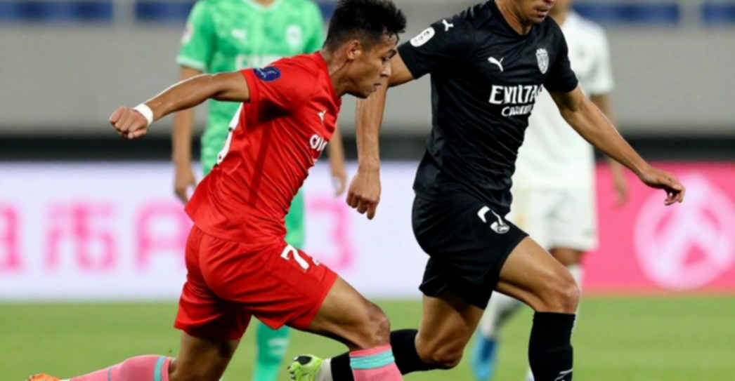 Ronaldo, án phạt 255 euro và cuộc đàm phán quyền lực trong phòng thay đồ Bồ Đào Nha