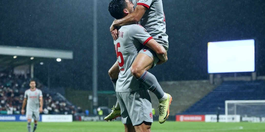 V-League và ngôi vô địch ASEAN: Khi ánh hào quang chưa lấp đầy khoảng trống V-League và ngôi vô địch ASEAN: Khi ánh hào quang chưa lấp đầy khoảng trống