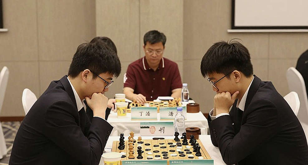 ChessBase Magazine #225: Tiêu đề Cúp Câu lạc bộ châu Âu, thân bài bán tạp chí ChessBase Magazine #225: Tiêu đề Cúp Câu lạc bộ châu Âu, thân bài bán tạp chí