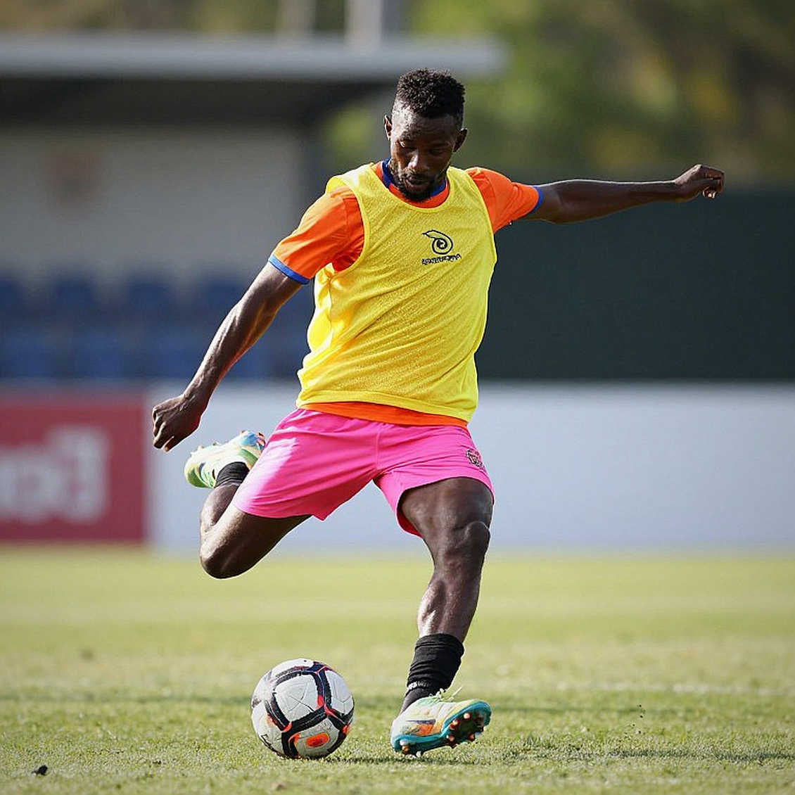 Inside the V.League 1 Transfer Window: the Wage Bill Decides, the Headlines Only Add Noise Inside the V.League 1 Transfer Window: the Wage Bill Decides, the Headlines Only Add Noise
