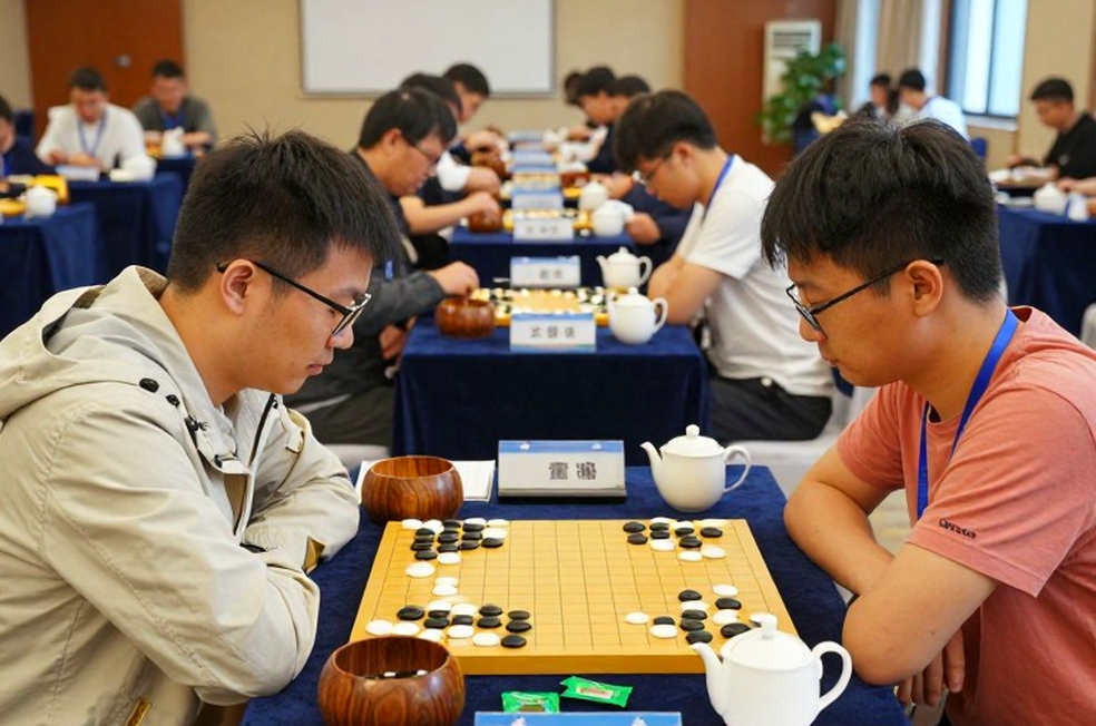Bent Larsen nằm trên bìa, Prague 2026 nằm trong ruột: đọc ChessBase Magazine #225 bằng con mắt thị trường