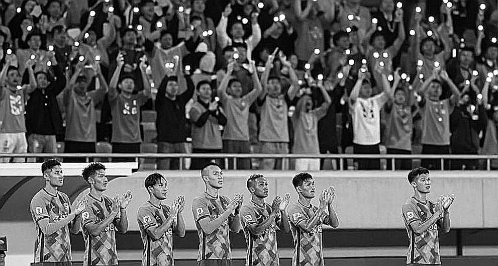 Mỹ Đình kín chỗ, V.League vắng người: một nghịch lý dữ liệu chưa được đọc đúng