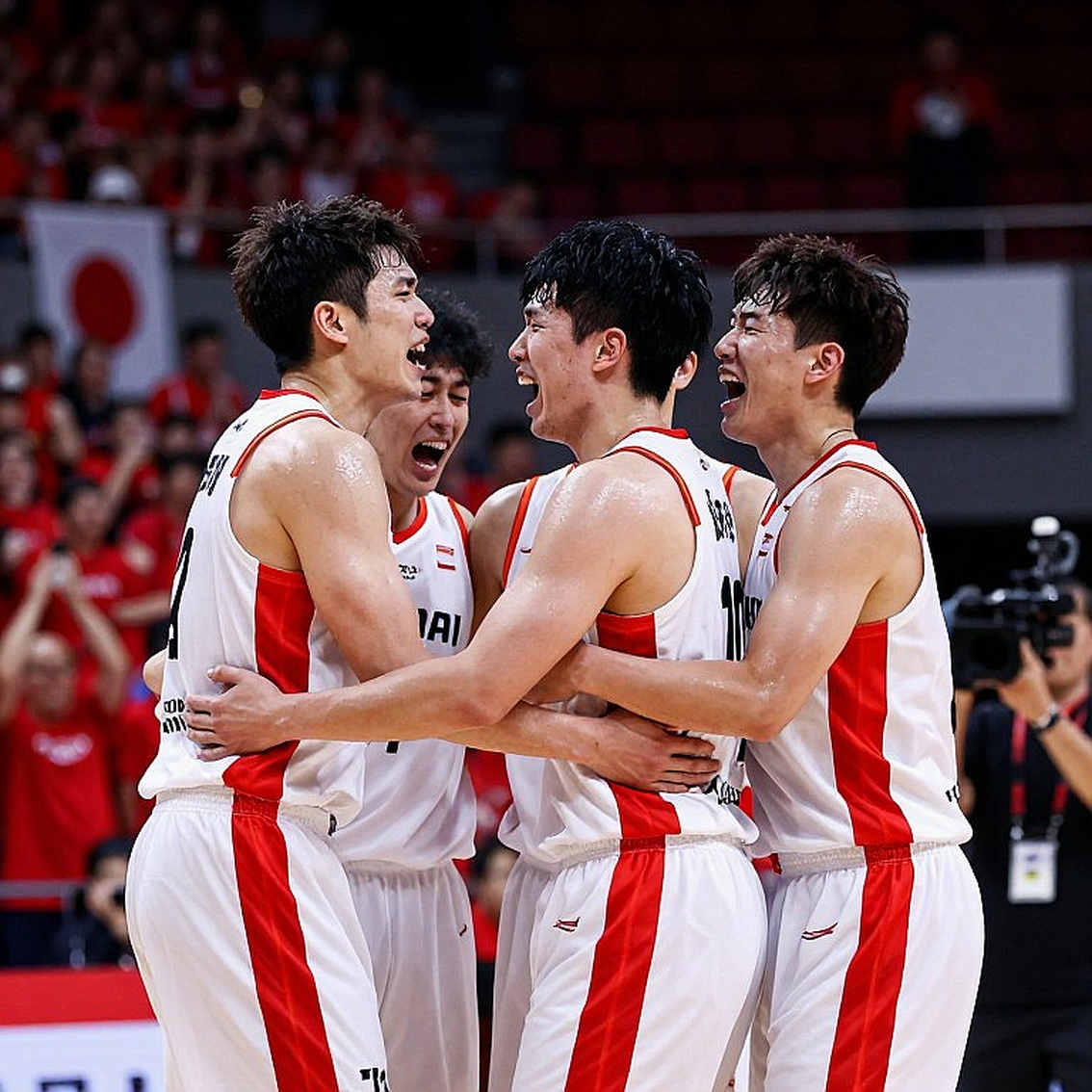Mỹ Đình kín chỗ, V.League vắng người: một nghịch lý dữ liệu chưa được đọc đúng