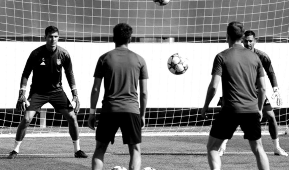 Người ngồi chờ sau đường biên: Đồng Nai FC và Công An Hà Nội trước giờ bóng lăn Người ngồi chờ sau đường biên: Đồng Nai FC và Công An Hà Nội trước giờ bóng lăn
