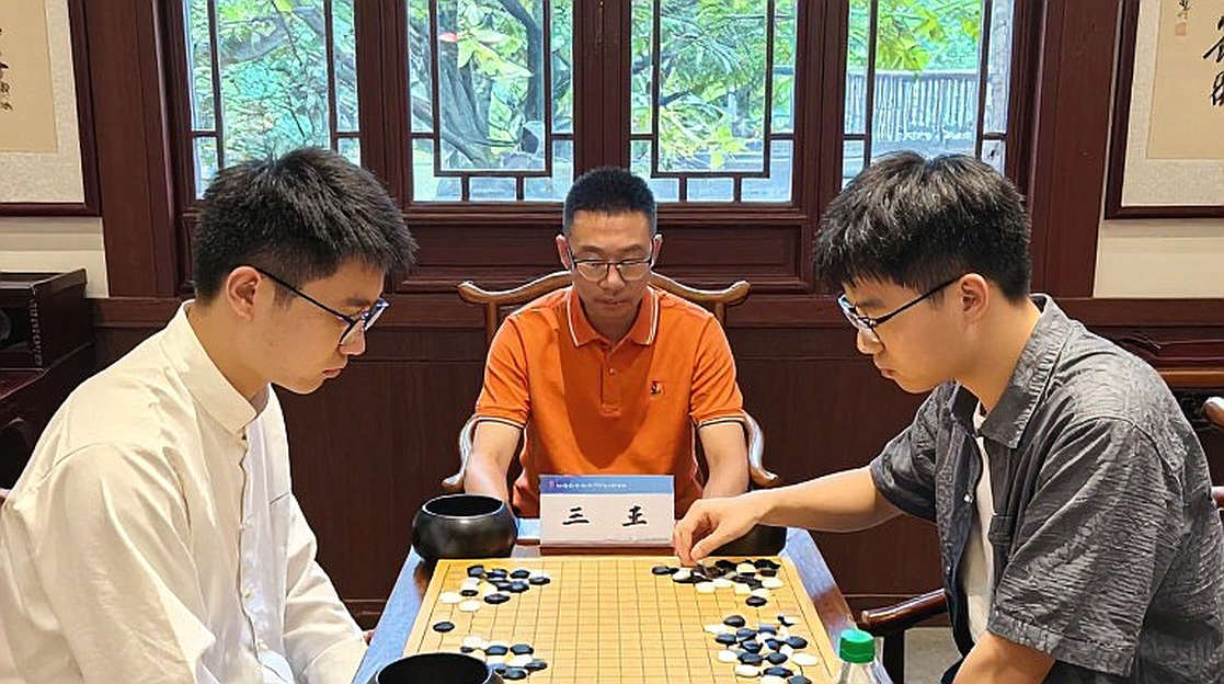 Toàn thắng ở US Championships: Wesley So, Awonder Liang và một bản tin bị trộn Toàn thắng ở US Championships: Wesley So, Awonder Liang và một bản tin bị trộn