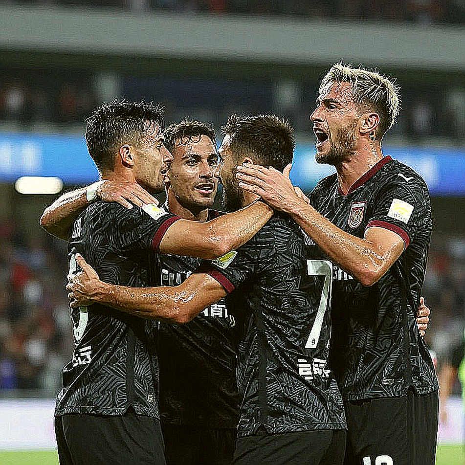 Công an Hà Nội FC và chức vô địch V-League 2026: Khi một tập thể được lắp ráp bằng vốn định hình lại luật chơi Công an Hà Nội FC và chức vô địch V-League 2026: Khi một tập thể được lắp ráp bằng vốn định hình lại luật chơi
