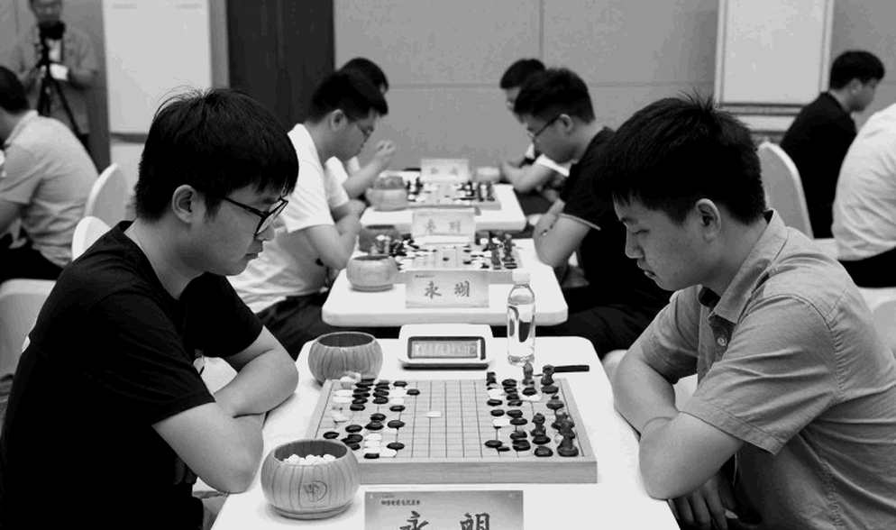 Vua đi dạo ở Olympiad: Sarana, Sveshnikov và bài học 5.e5 chảy xuống sân câu lạc bộ Vua đi dạo ở Olympiad: Sarana, Sveshnikov và bài học 5.e5 chảy xuống sân câu lạc bộ