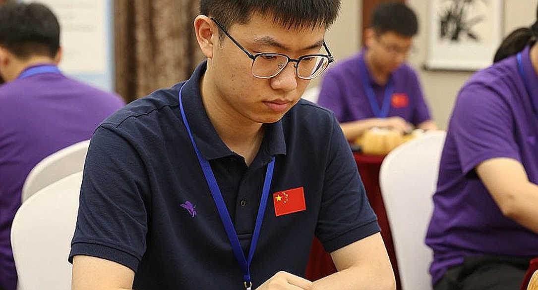Mùa cờ vua 2026 không khán giả: đọc một sản phẩm huấn luyện qua chính lời quảng cáo của nó