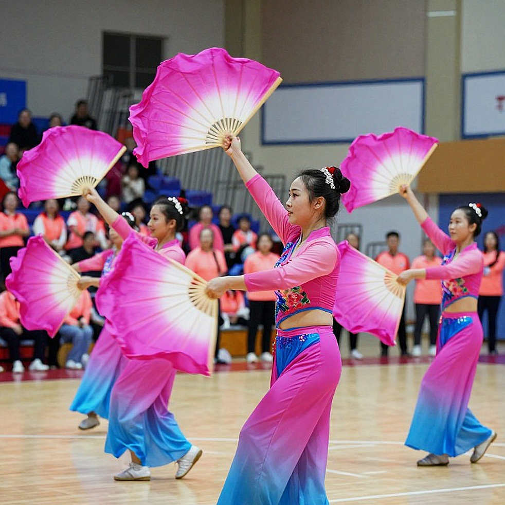 World Hopes Week ở Sheffield: bốn mươi đứa trẻ mười hai tuổi và những di chỉ chưa ai khai quật World Hopes Week ở Sheffield: bốn mươi đứa trẻ mười hai tuổi và những di chỉ chưa ai khai quật