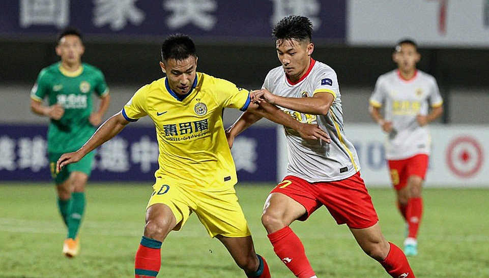 Excelsior cầm hòa Ajax 2-2: Một điểm của lòng kiên nhẫn và bài toán mang tên Tolu Arokodare