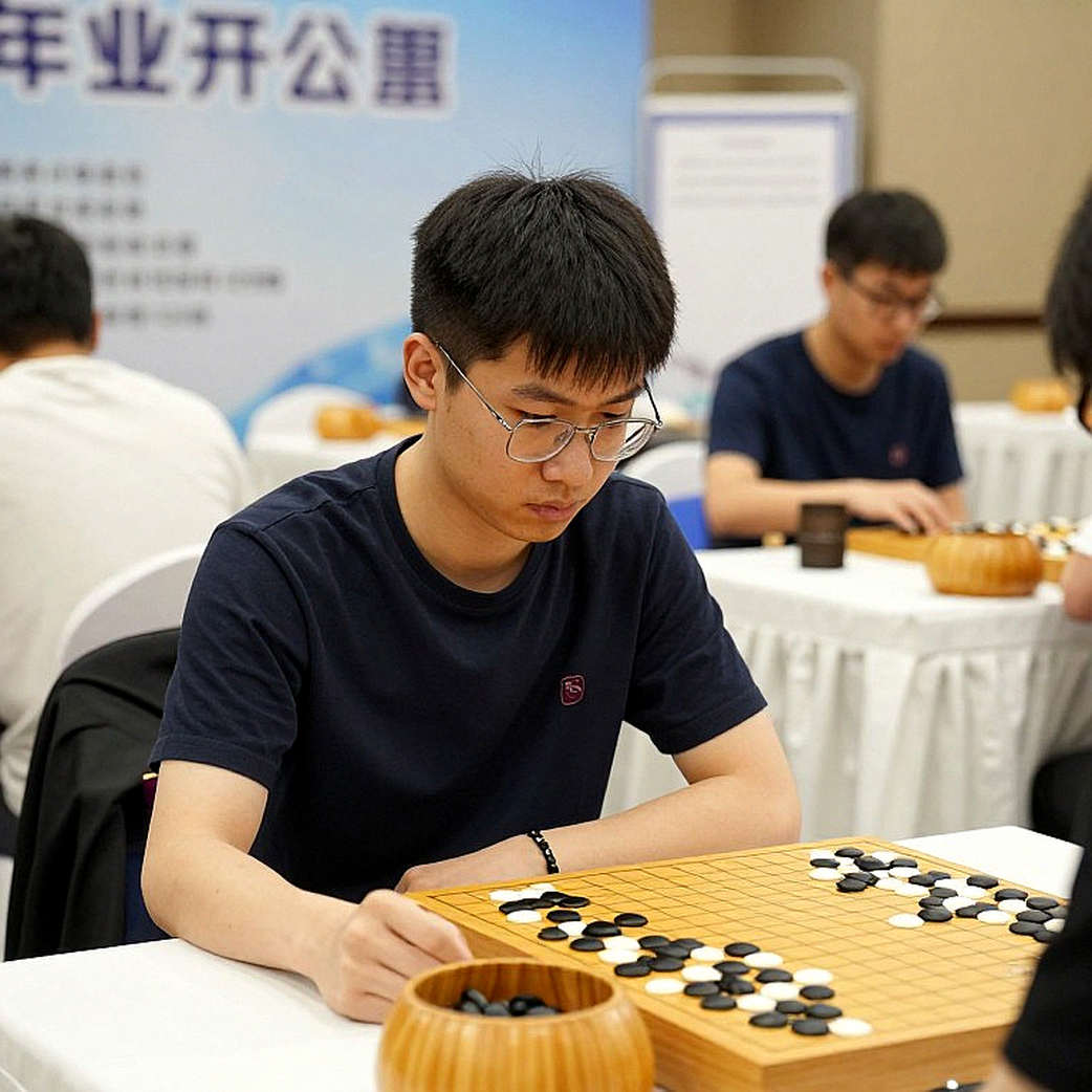Chín chiều phân tích và một trang giấy trắng: nghề viết esports giữa kỳ chuyển nhượng
