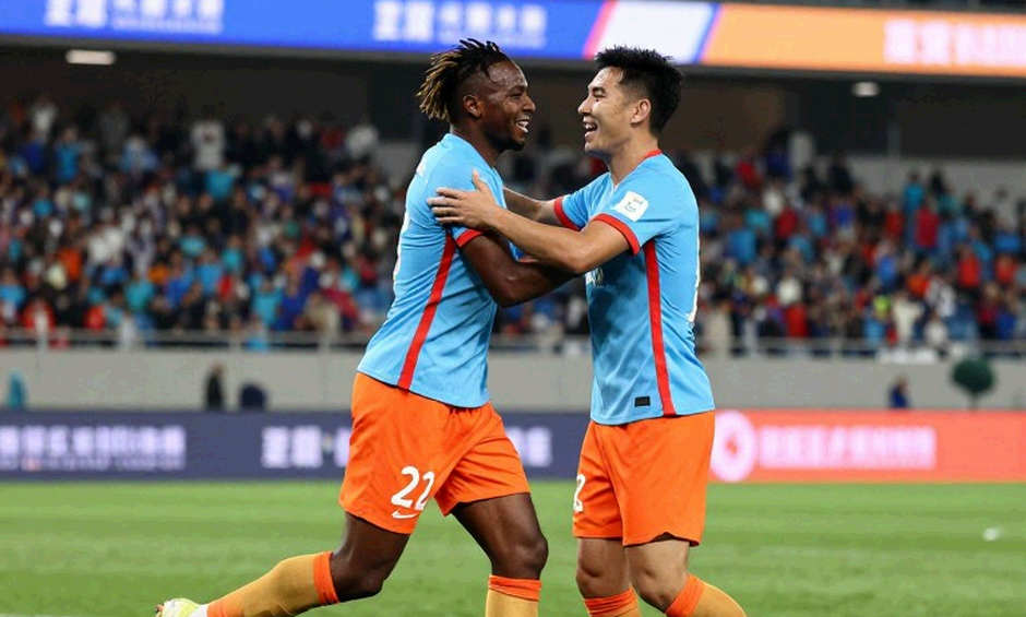 Bạo lực và tranh cãi trọng tài trong trận SHB Đà Nẵng thắng Hà Nội FC 1-0