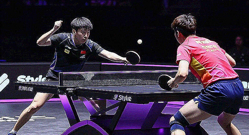 Chiếc bàn Butterfly ở Rainham và cuốn sổ thành viên của Table Tennis England