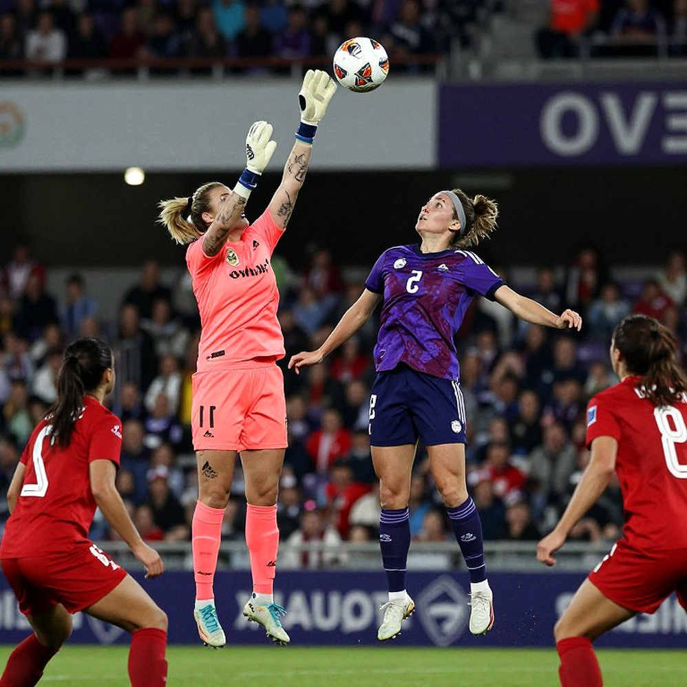 Áo đấu cuối cùng của Messi: Vì sao logo chữ ký được đặt lên ngực áo Argentina?